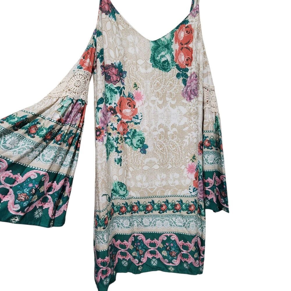 Entro Dress Size Medium Cold Shoulder Relax Fit Floral